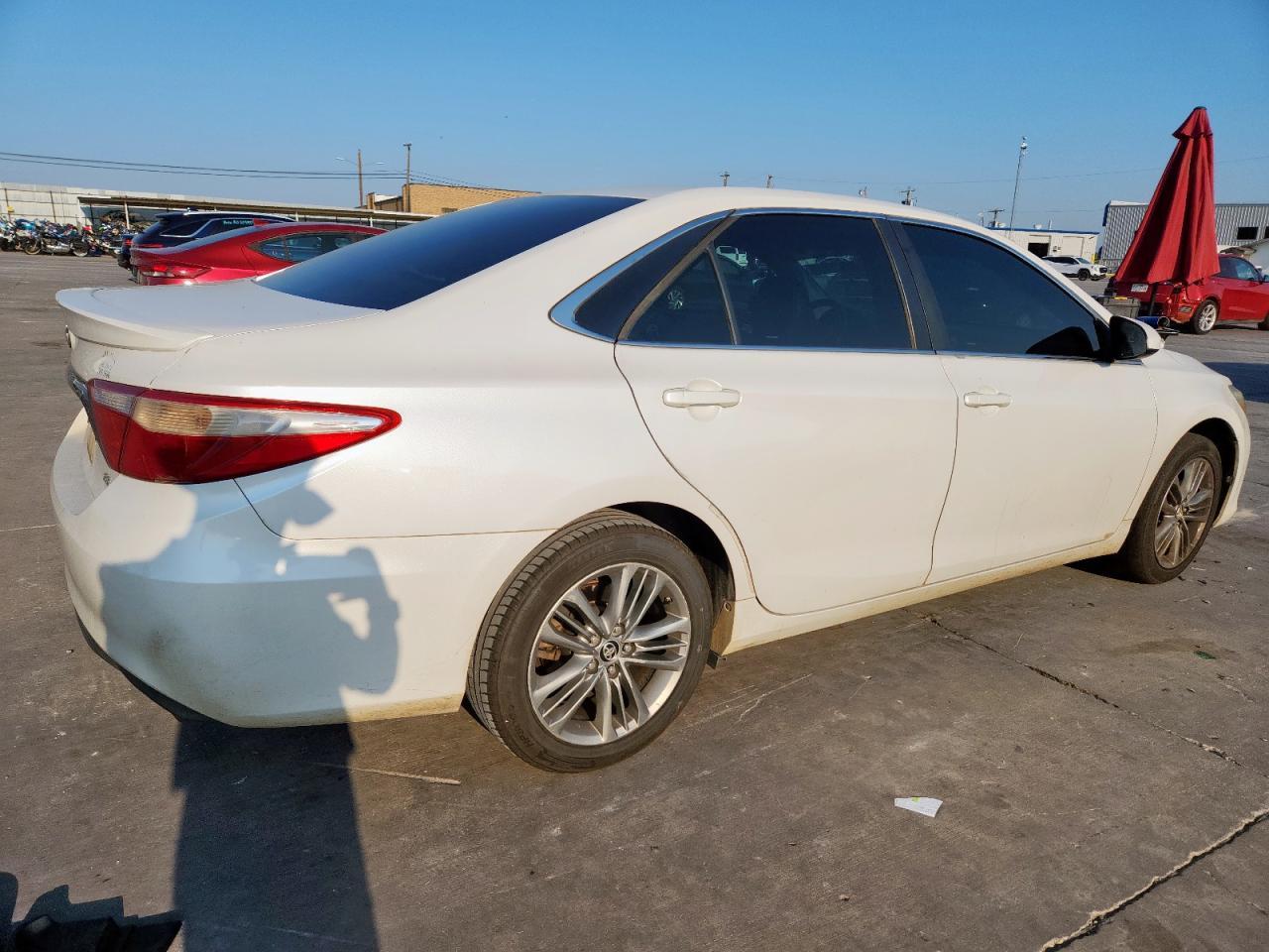 2016 Toyota Camry le