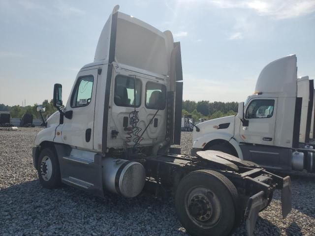 2015 Freightliner Cascadia 125 Semi Truck