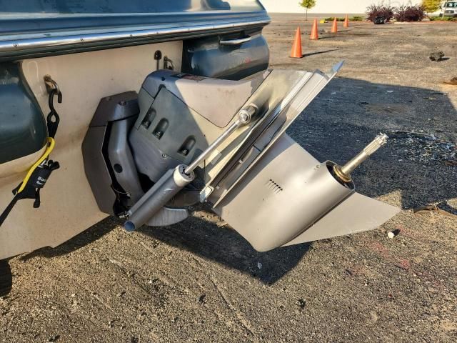 1998 Larson Boat