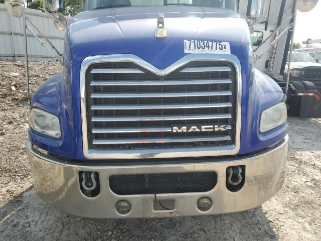 2016 Mack CXU613 Semi Truck