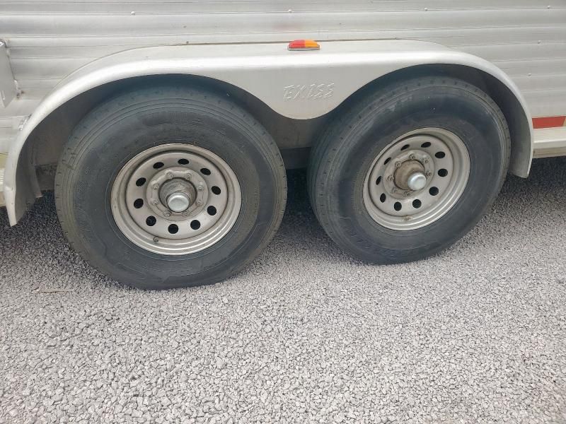 2004 Exiss Horse Trailer