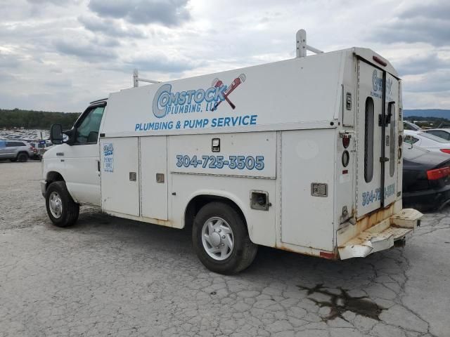 2011 Ford Econoline E350 Super Duty Cutaway Van