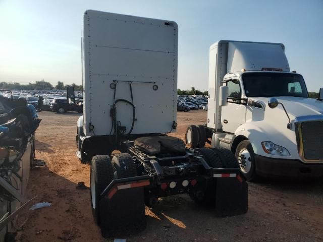 2017 Kenworth T680 Semi Truck