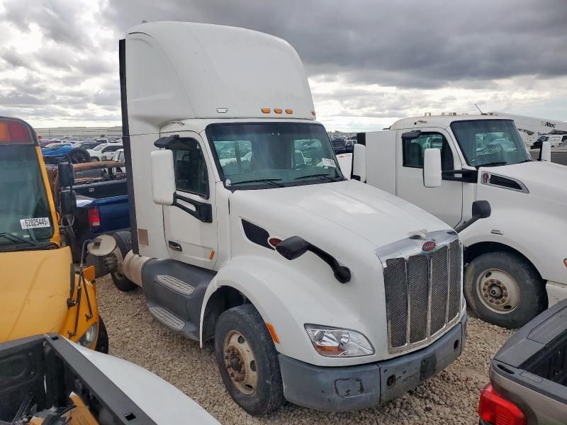 2016 Peterbilt Tractor 2016 Peterbilt 579 Semi Truck