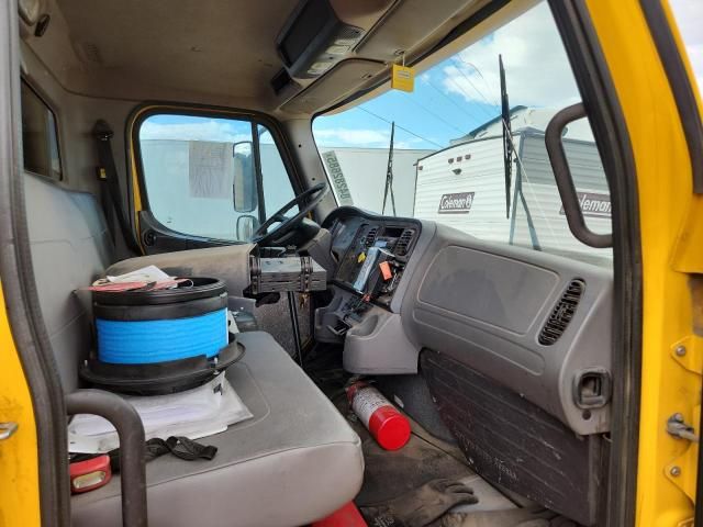 2015 Freightliner M2 106 MED-BOX Truck