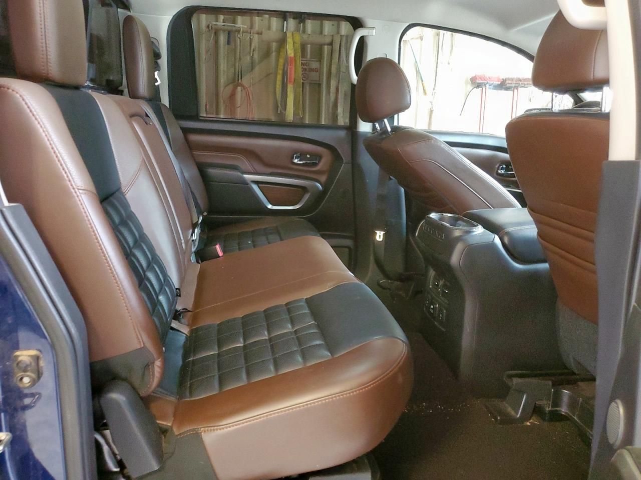 2017 Nissan Titan sv