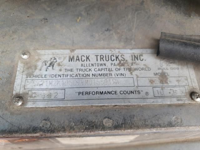 2000 Mack MR Refuse Truck