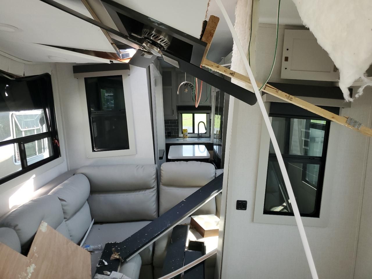 2025 Keystone Arcadia 37-RVS Camper