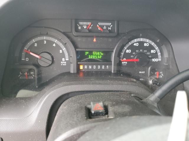 2011 Ford Econoline E350 Super Duty Cutaway Van