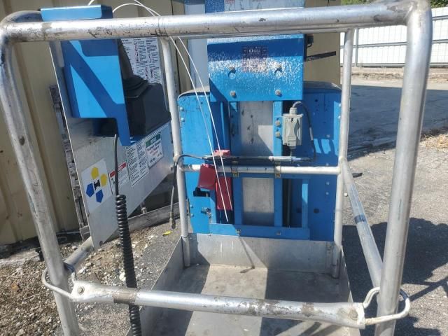 2011 Genie GR-15 Vertical Lift