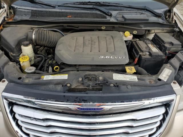 2013 Chrysler Town & Country Touring L