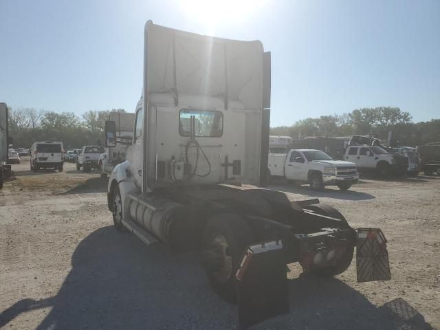 2017 Kenworth T680 Semi Truck