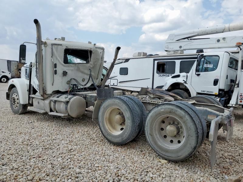 2016 Freightliner SD122 Semi Truck