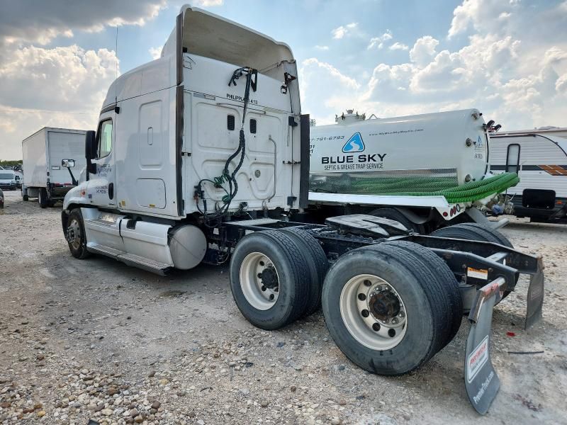 2012 Freightliner Cascadia 125 Semi Truck