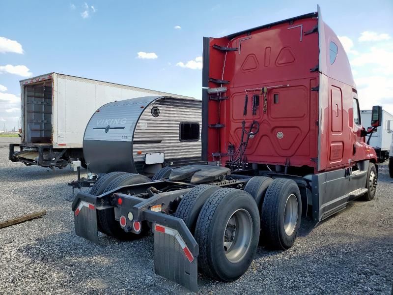2015 Freightliner Cascadia Semi Truck