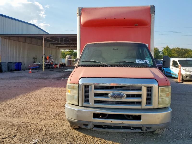 2010 Ford Econoline E450 Super Duty Cutaway Van