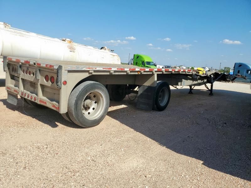 2003 Reitnouer Flatbed Trailer