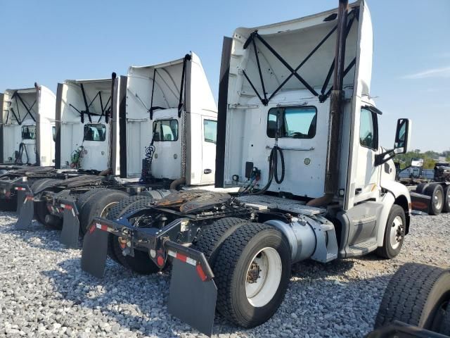 2017 Peterbilt Tractor 2017 Peterbilt 579 Semi Truck