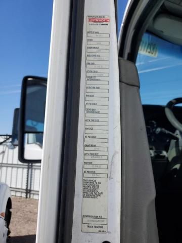2014 Kenworth T680 Semi Truck