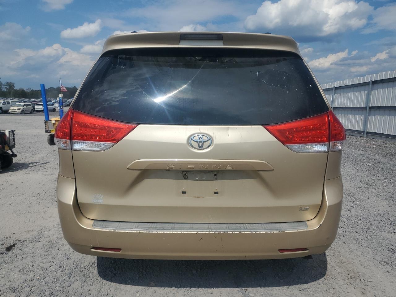 2011 Toyota Sienna le