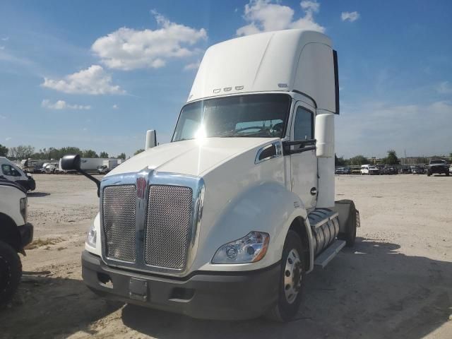 2017 Kenworth T680 Semi Truck