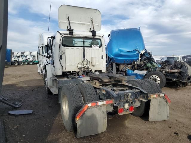 2015 Freightliner Business Class M2 Semi Truck