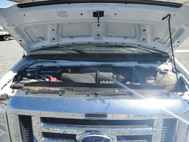 2015 Ford Econoline E350 Super Duty Cutaway Van