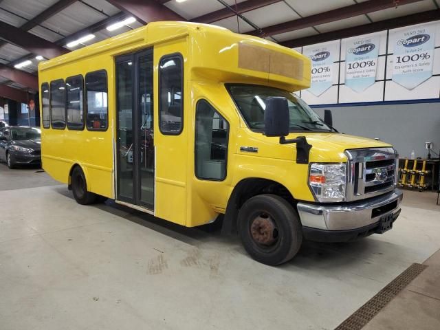 2019 Ford Econoline E450 Super Duty Cutaway Van