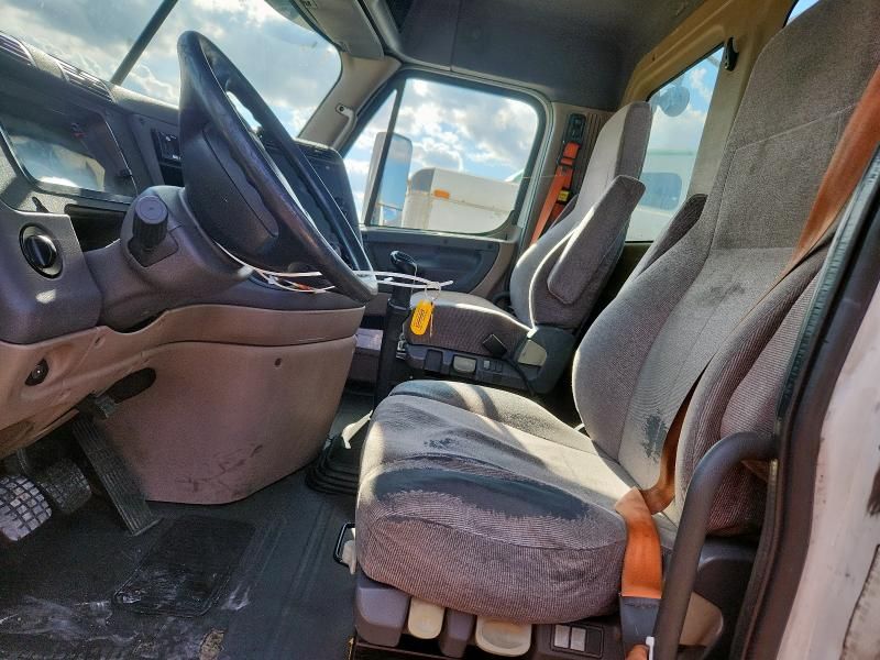 2014 Freightliner Cascadia Semi Truck