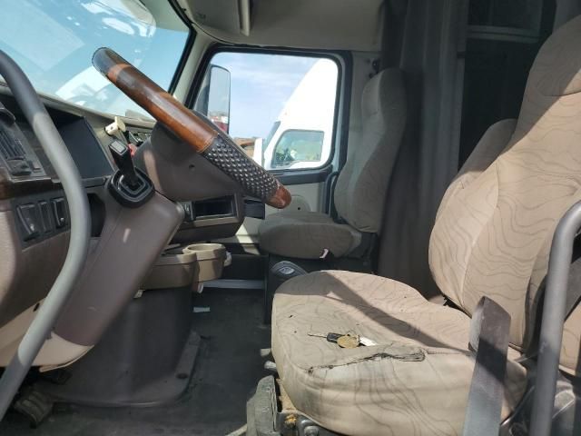 2013 Volvo VNL Semi Truck