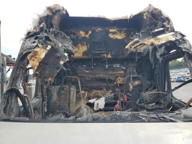2019 Freightliner Cascadia 126 Semi Truck