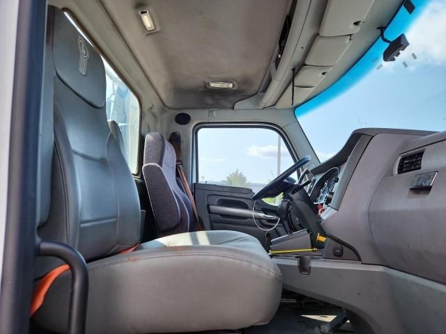 2016 Kenworth T680 Semi Truck