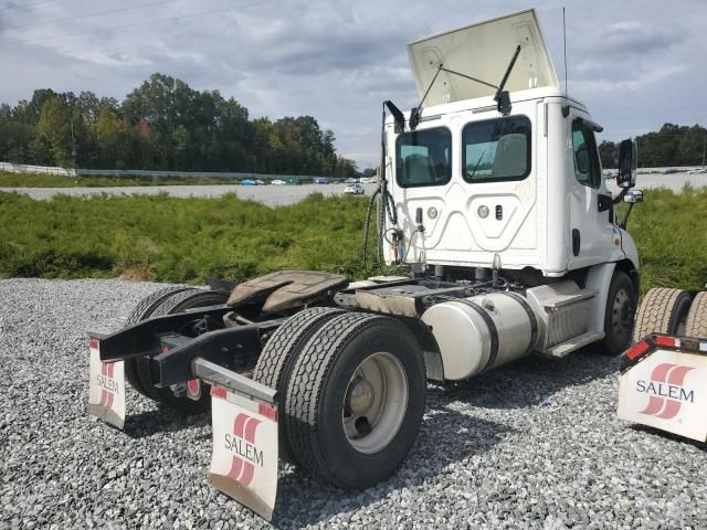 2018 Freightliner Cascadia 113 Semi Truck