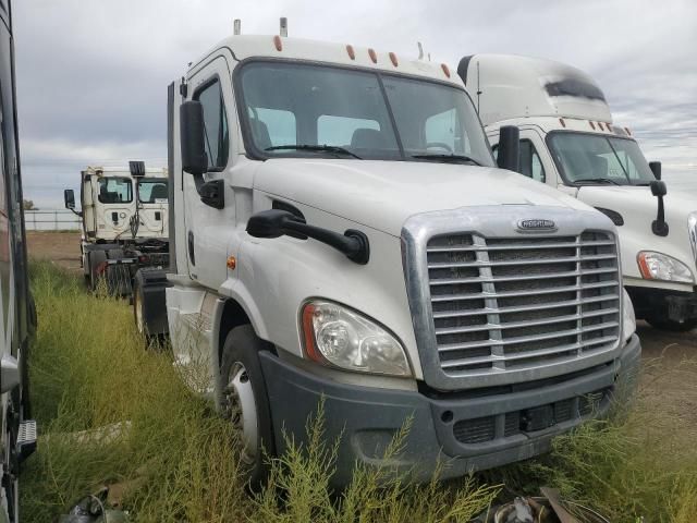 2016 Freightliner Cascadia 113 Semi Truck