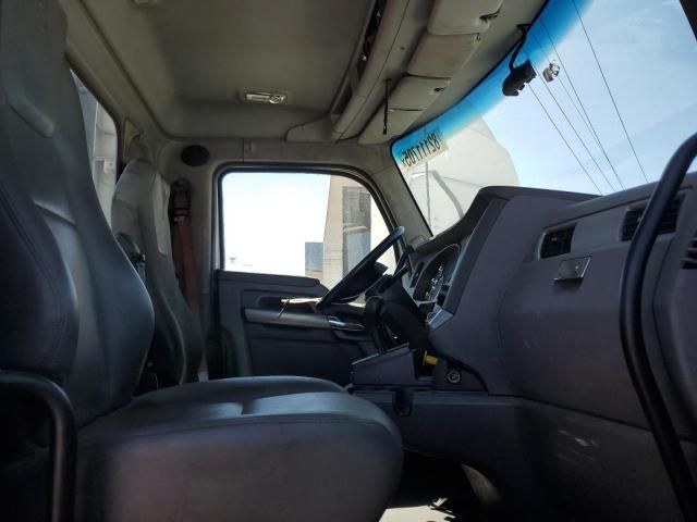 2014 Kenworth T680 Semi Truck