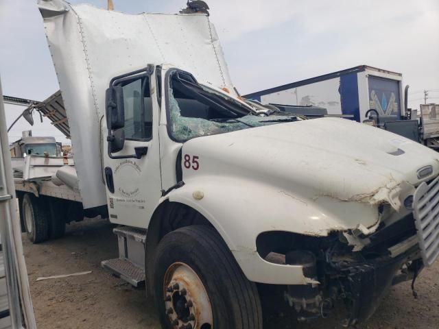 2010 Freightliner M2 106 MED-Trucks