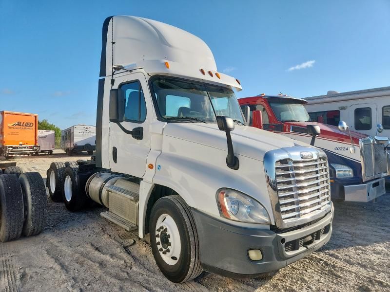 2014 Freightliner Cascadia Semi Truck