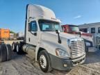 2014 Freightliner Cascadia Semi Truck