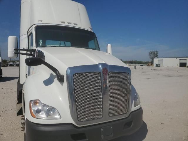 2017 Kenworth T680 Semi Truck