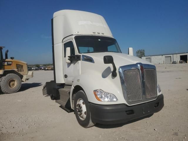 2017 Kenworth T680 Semi Truck
