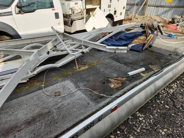 1984 Sand Piper 240-Boats Pontoon Boat