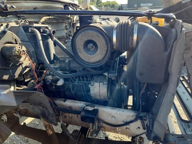 1990 Ford F800 Bucket Truck