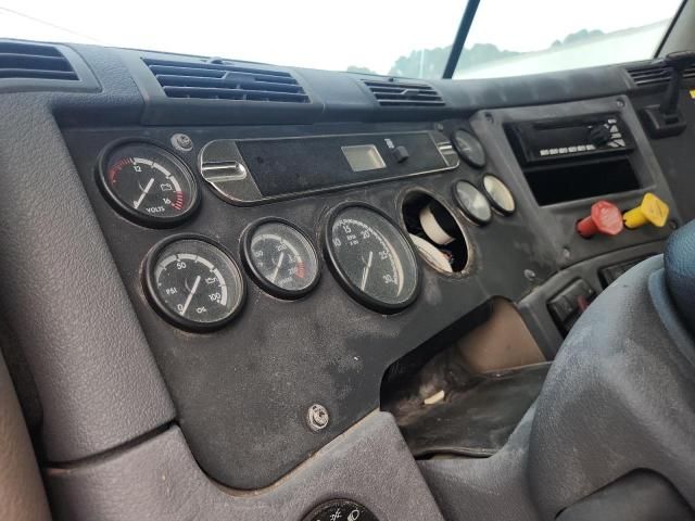 2013 Freightliner Cascadia Semi Truck