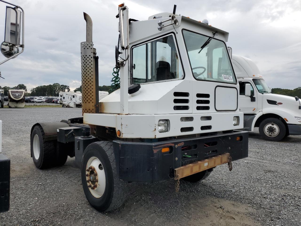 2011 Capacity TJ5000-Yard Truck