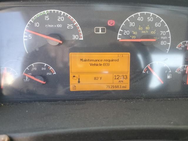 2006 Volvo VNM Semi Truck