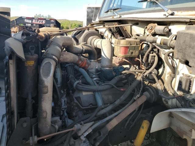 2001 International 4000 4700