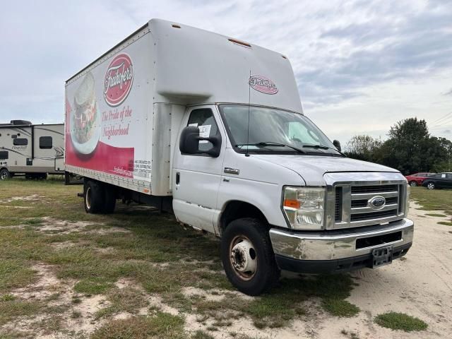 2011 Ford Econoline E350 Super Duty Cutaway Van