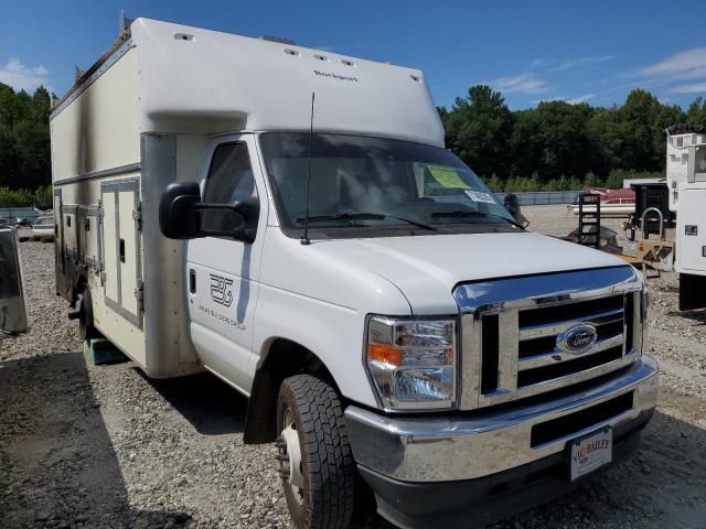 2024 Ford Econoline E450 Super Duty Cutaway van