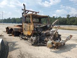 Vehiculos salvage en venta de Copart Greenwell Springs, LA: 2001 Freightliner FL112 Semi Truck