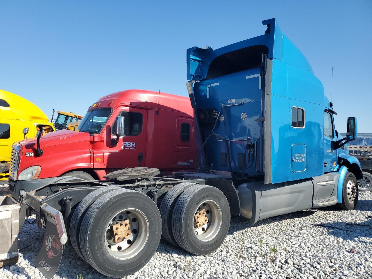 2017 Peterbilt 579 Semi Truck